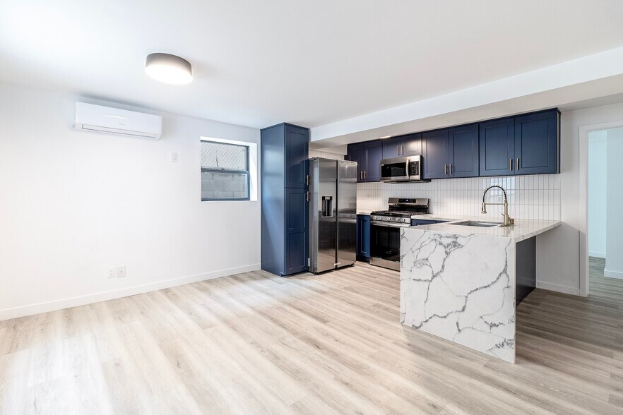 Building Photo - 950 Havenhurst Dr