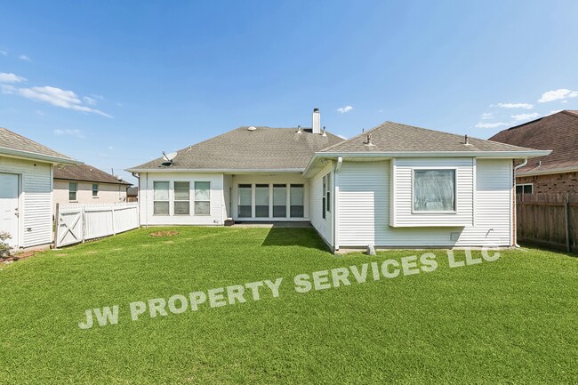 Building Photo - Spacious 4-Bedroom Home with Modern Comforts in Gretna