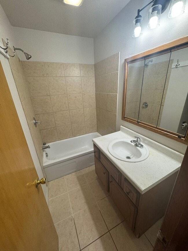 Building Photo - 934 S 28th St