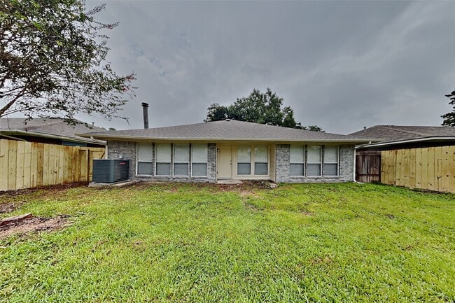 Building Photo - 2222 Friarwood Trail