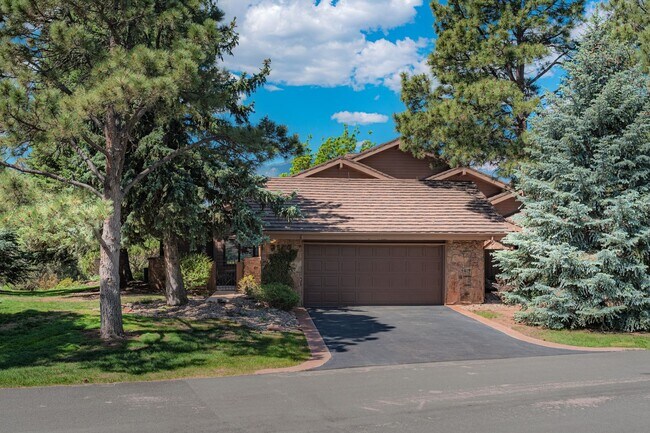 Building Photo - Luxury Living at Camels RIdge