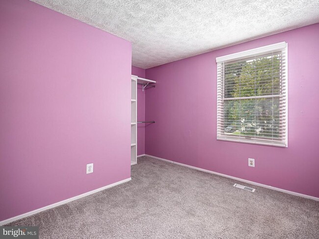 Building Photo - 703 E Broadway