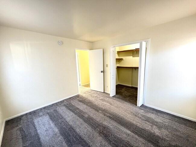 Building Photo - 1621 Clover Ln