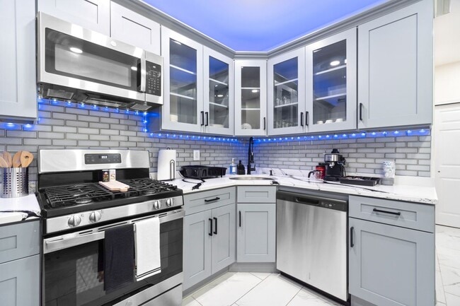 Building Photo - 92 Stuyvesant Ave