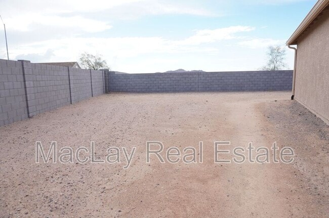 Building Photo - 680 N Crowned Dove Trail