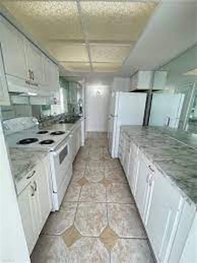 Building Photo - 2 br, 2 bath Condo - 1060 Crystal Lake Dri...