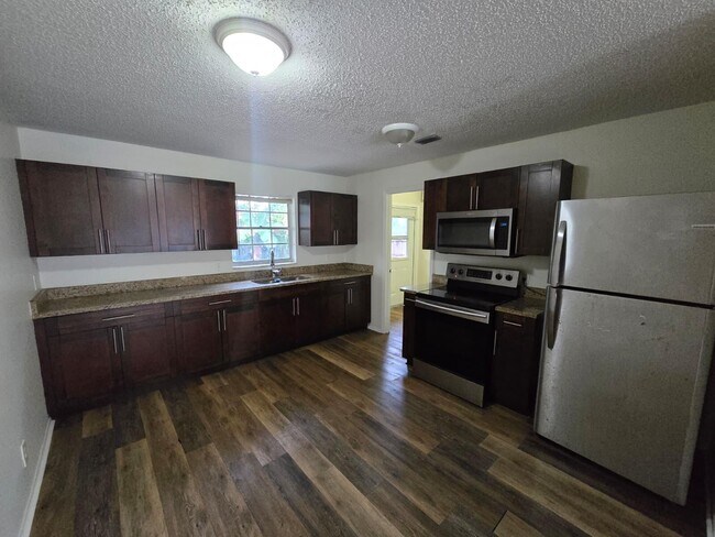 Building Photo - 3882 Dale Rd