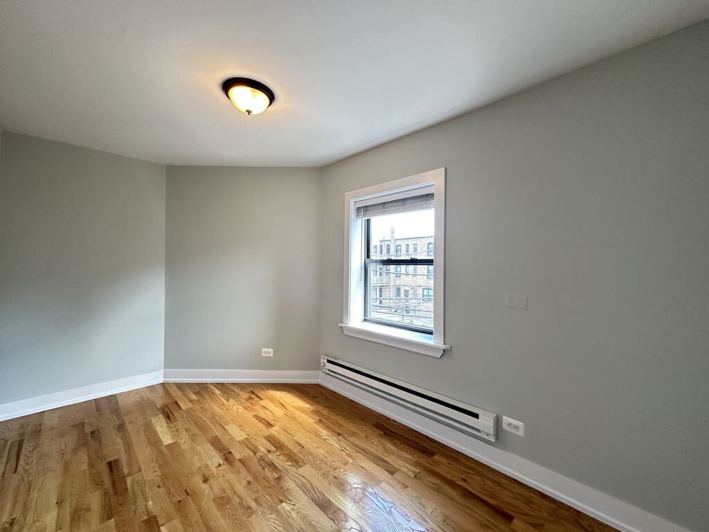 Building Photo - 816 W Cornelia Ave