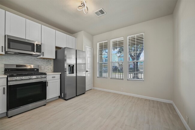 Building Photo - 9718 Coyote Creek Dr