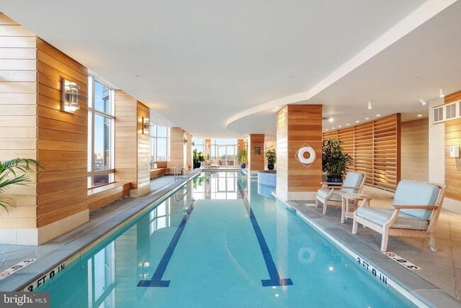 Building Photo - 400 S Broad St