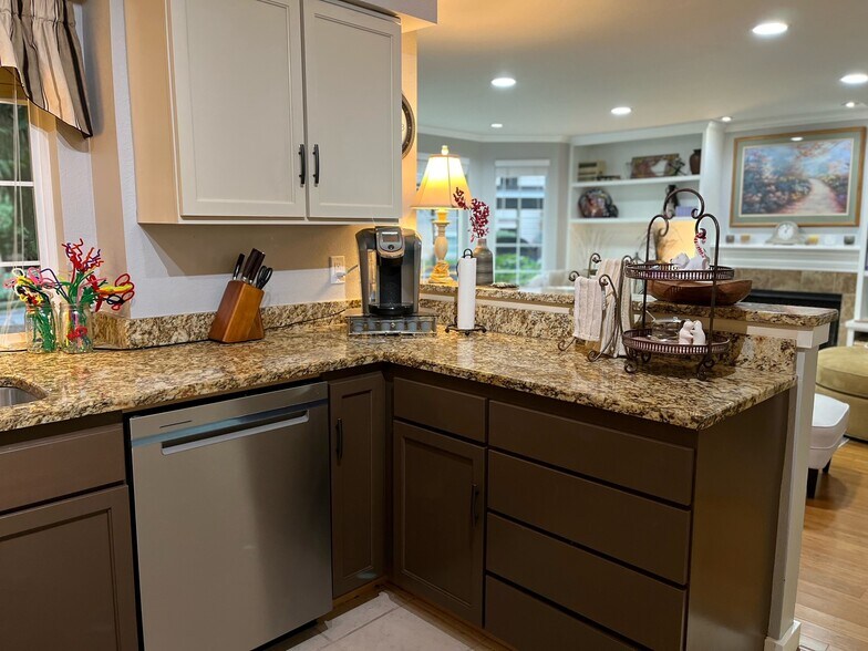 Kitchen - 10009 NE 120th Ln