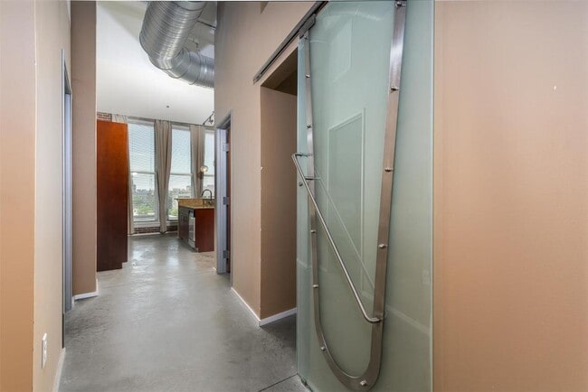 Building Photo - 1136 Washington Ave