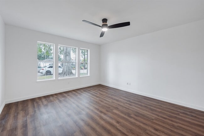 Building Photo - 11703 N Perry Ave