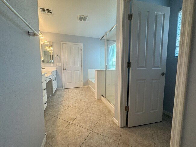 Building Photo - COMING SOON! LYONS GATE 5 BDRM + LOFT W CO...