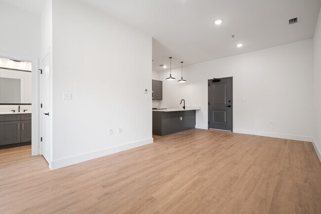 Building Photo - 1812 Old Shell Rd