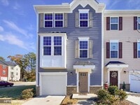 Building Photo - 3-Story End Unit Townhome with 3 Beds, 3 B...