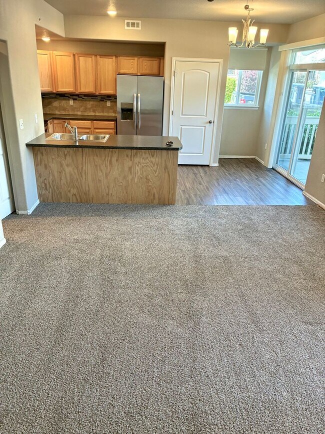 Building Photo - ***2 WEEKS FREE***West Greeley Spacious Townhome With New Carpet!
