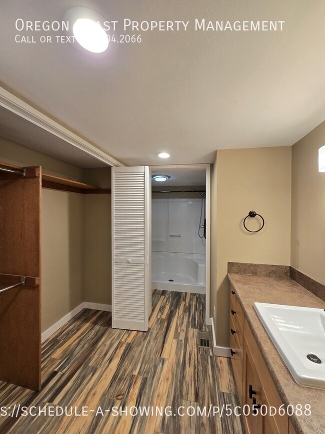 Building Photo - 600 Island Dr