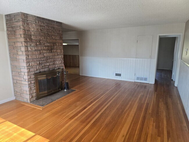 Building Photo - Spacious Single Family Home in Garden Grove for Lease