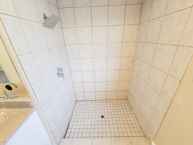 Building Photo - 2710 Quail Creek Dr