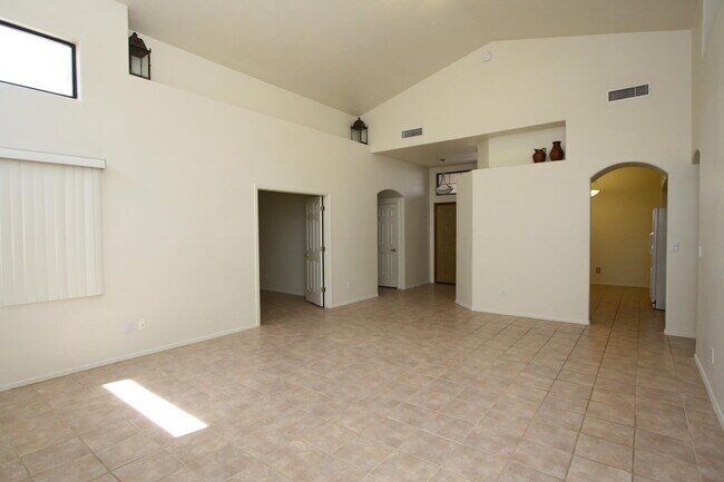 Building Photo - 1260 W Hopbush Way