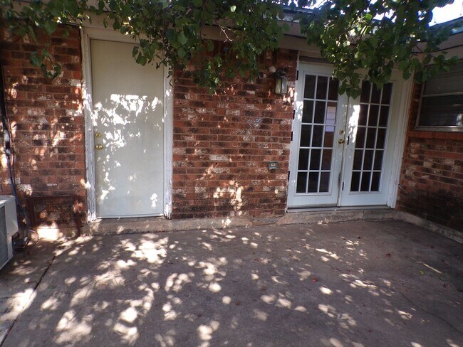 Building Photo - Great home located in Parklane