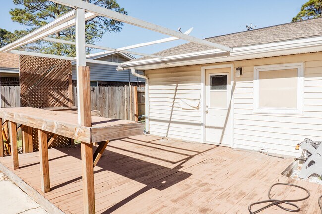 Building Photo - 410 Tanglewood Dr