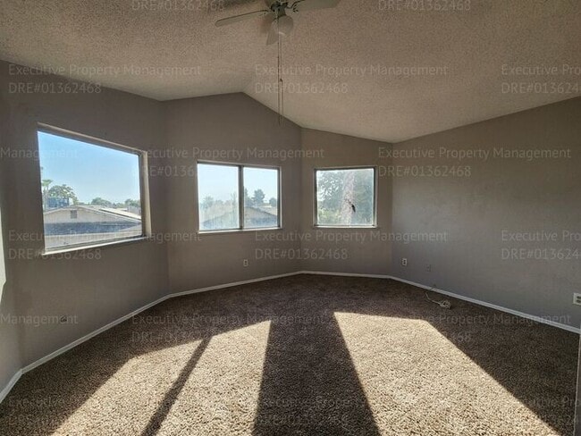 Building Photo - Charming 3 bedrooms/ 2.5 bathroom home.