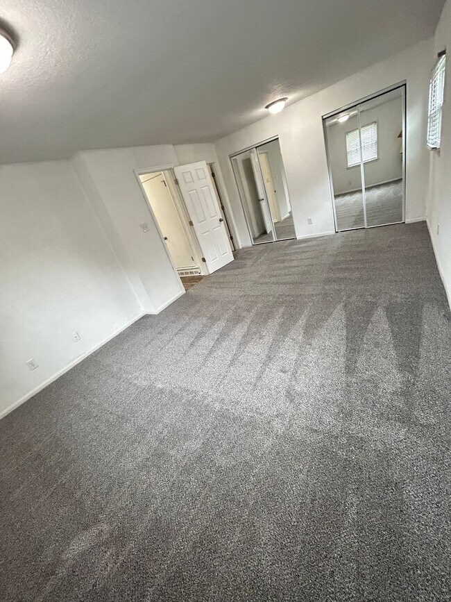 Building Photo - 3061 Ole Towne Ln