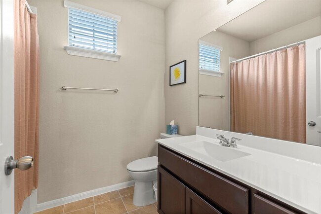 Building Photo - 2880 Donnell Dr