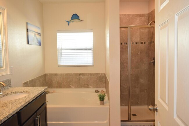 Building Photo - 4060 Dragonfly Dr