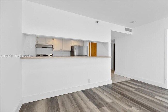 Building Photo - 7601 E Treasure Dr
