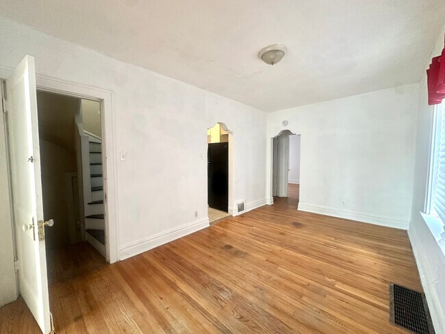 Building Photo - 3865 Alberta St