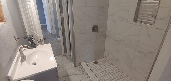 Building Photo - 3931 W Kaul Ave