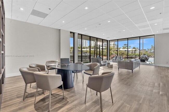 Building Photo - 20505 E Country Club Dr