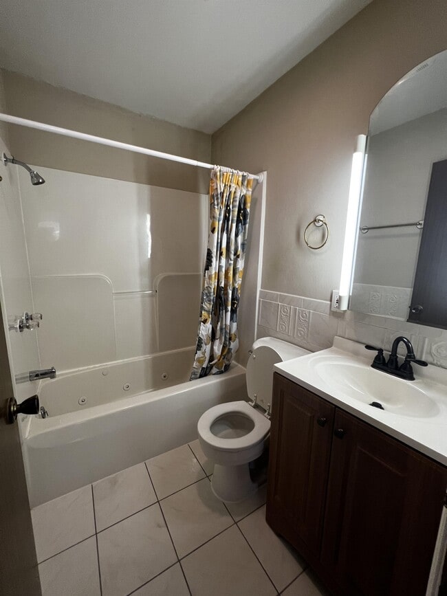 Building Photo - 18 Warren Pl