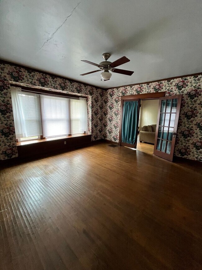Building Photo - 625 S Fess Ave