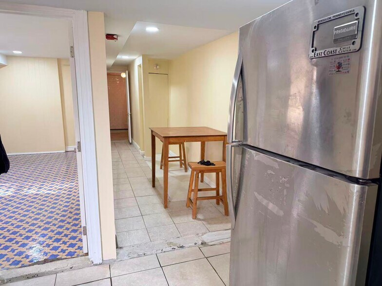 Building Photo - 7247 Charles St