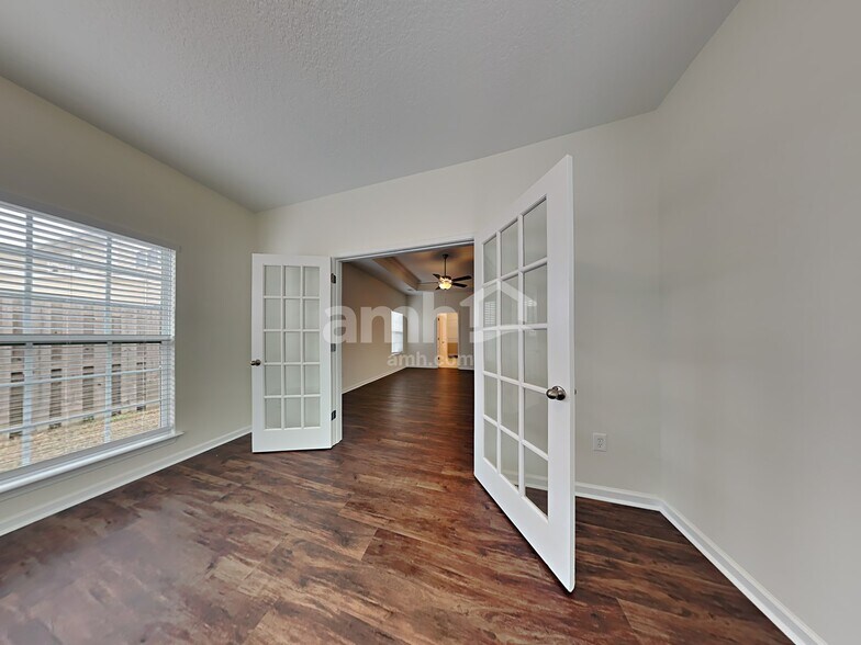 Building Photo - 632 Stonebridge Cir