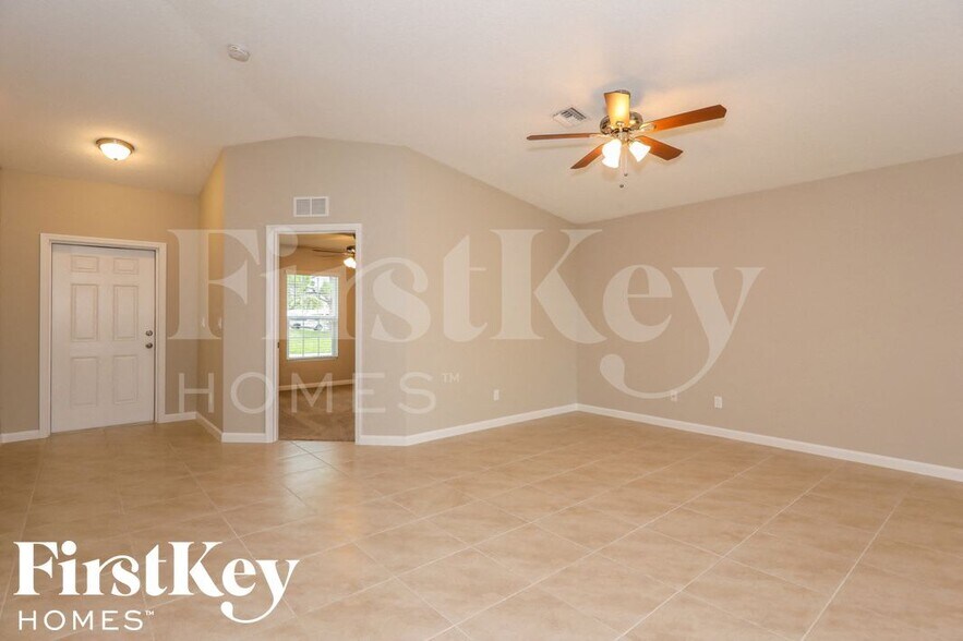 Building Photo - 3501 SW Voyager St