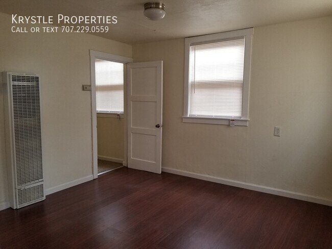 Building Photo - Gardener's Delight: Cozy 1-Bedroom Apartme...