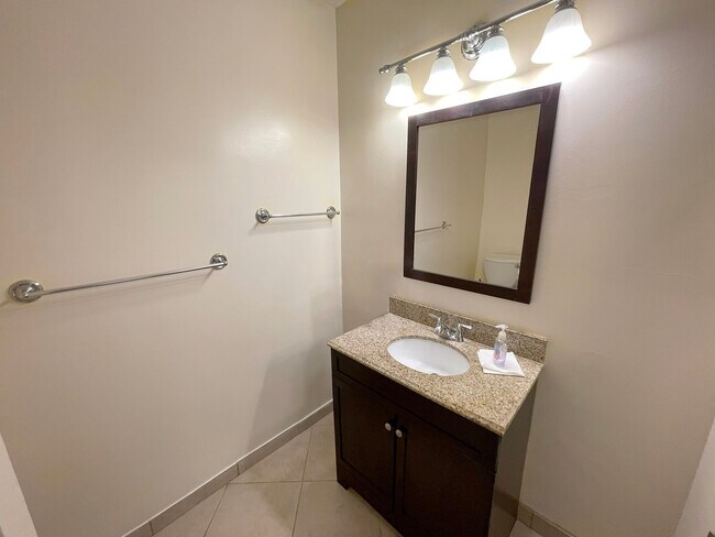 Guest Bath - 5625 Windsor Way