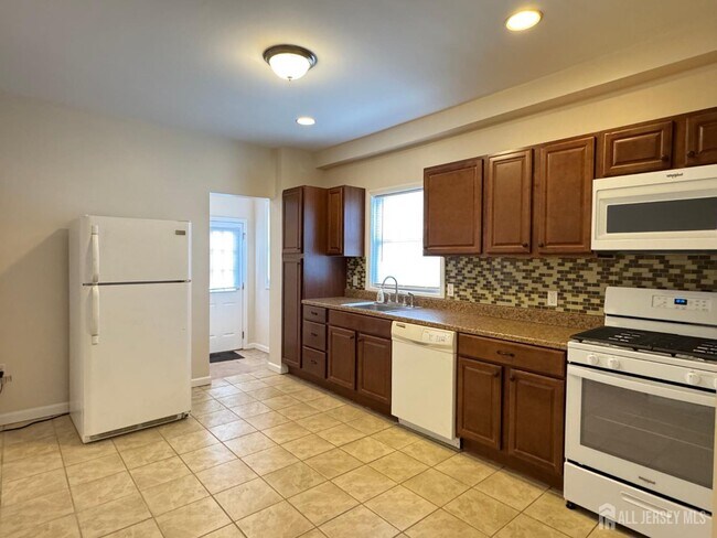 Building Photo - 154 George St