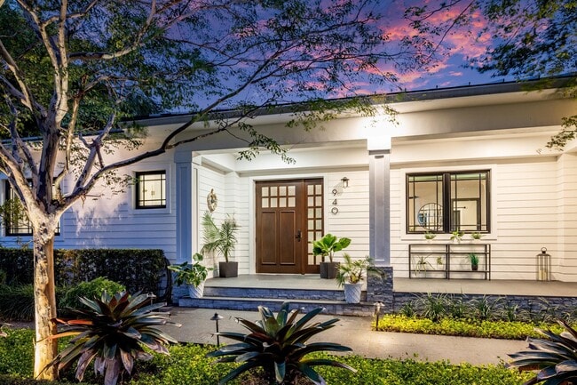 Building Photo - 940 Greenbriar Dr