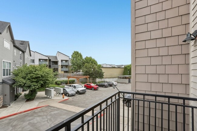 Building Photo - Dual-Suite 2BR/2.5BA Townhome-Style Condo — Gas Fireplace, Balcony & Attached Garage | Heron Cree...