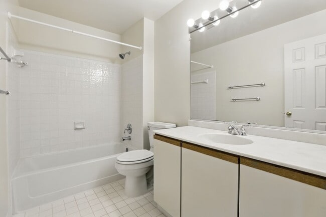 Building Photo - 14720 Peachwood Dr