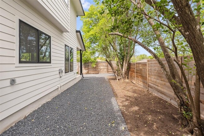 Building Photo - 1504 Ruth Ave