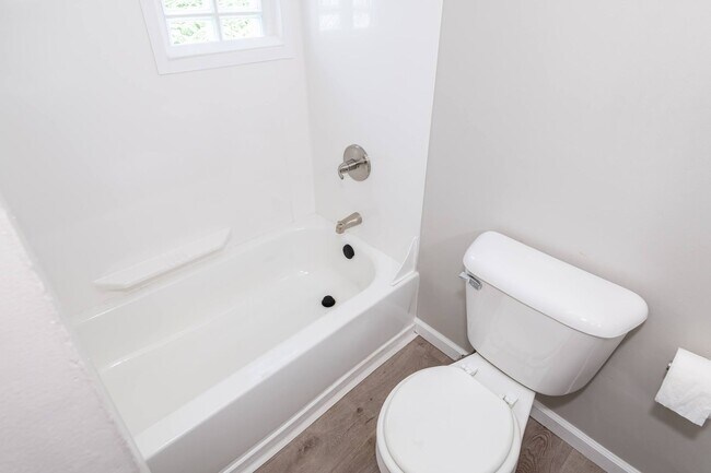 Building Photo - 115 E Foraker St