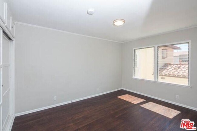 Building Photo - 2117 Alcyona Dr