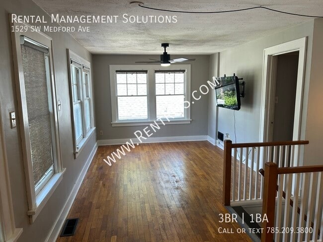 Building Photo - 1529 SW Medford Ave